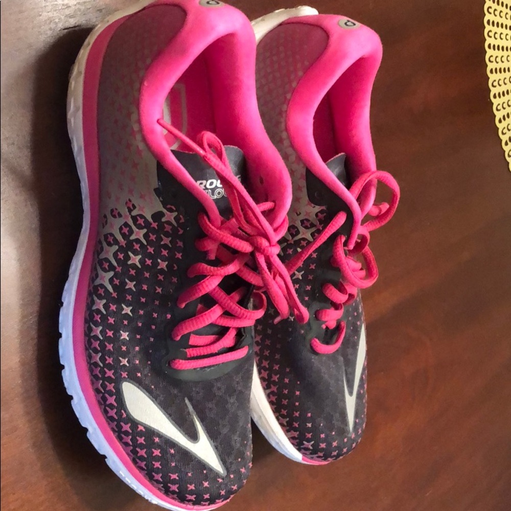Brooks training tennis shoes